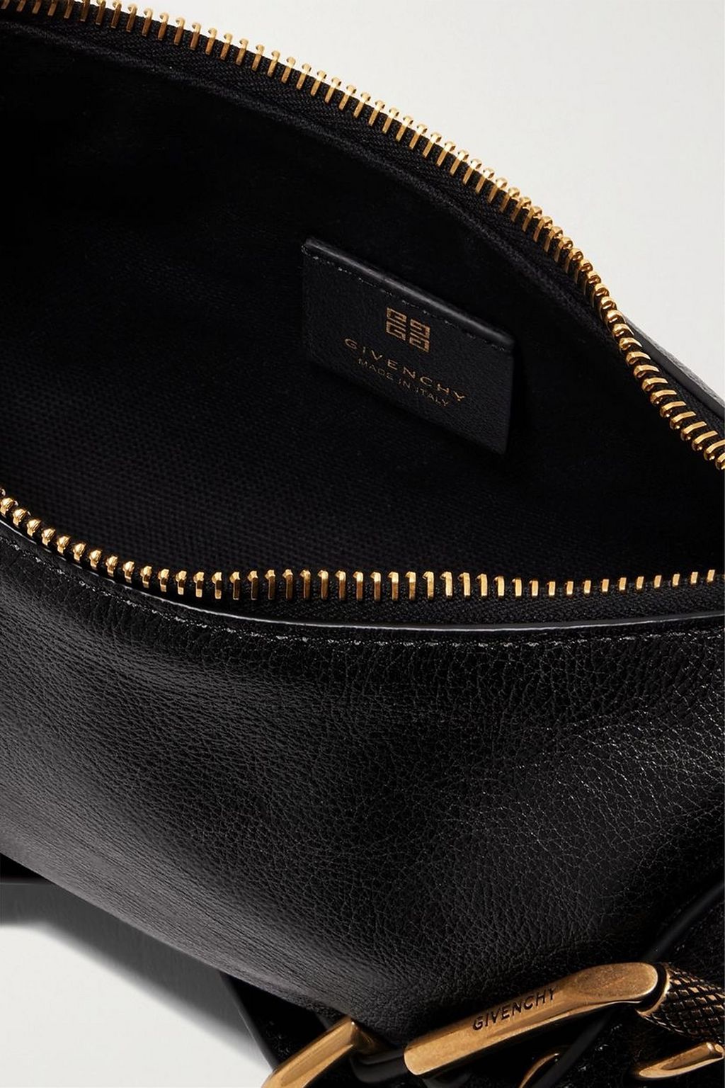 GIVENCHY حقيبة كتف Voyou صغيرة من جلد بملمس نافر