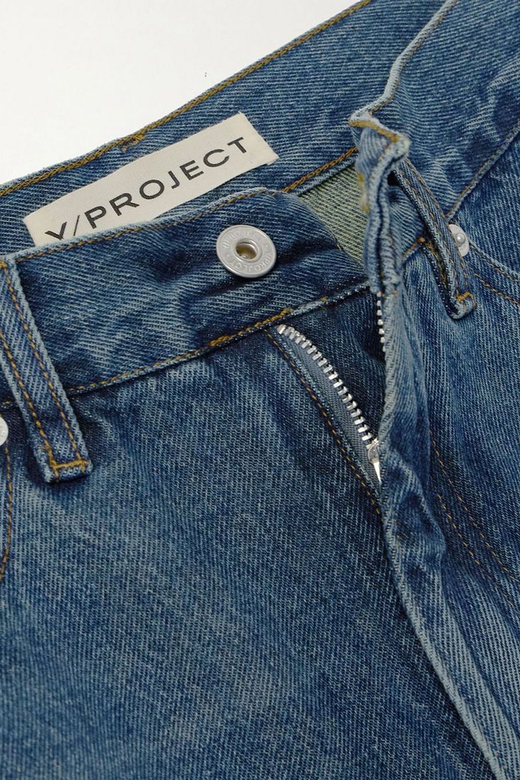 Y/PROJECT بنطال جينز بخصر عالٍ وأرجل مستقيمة مع فتحات