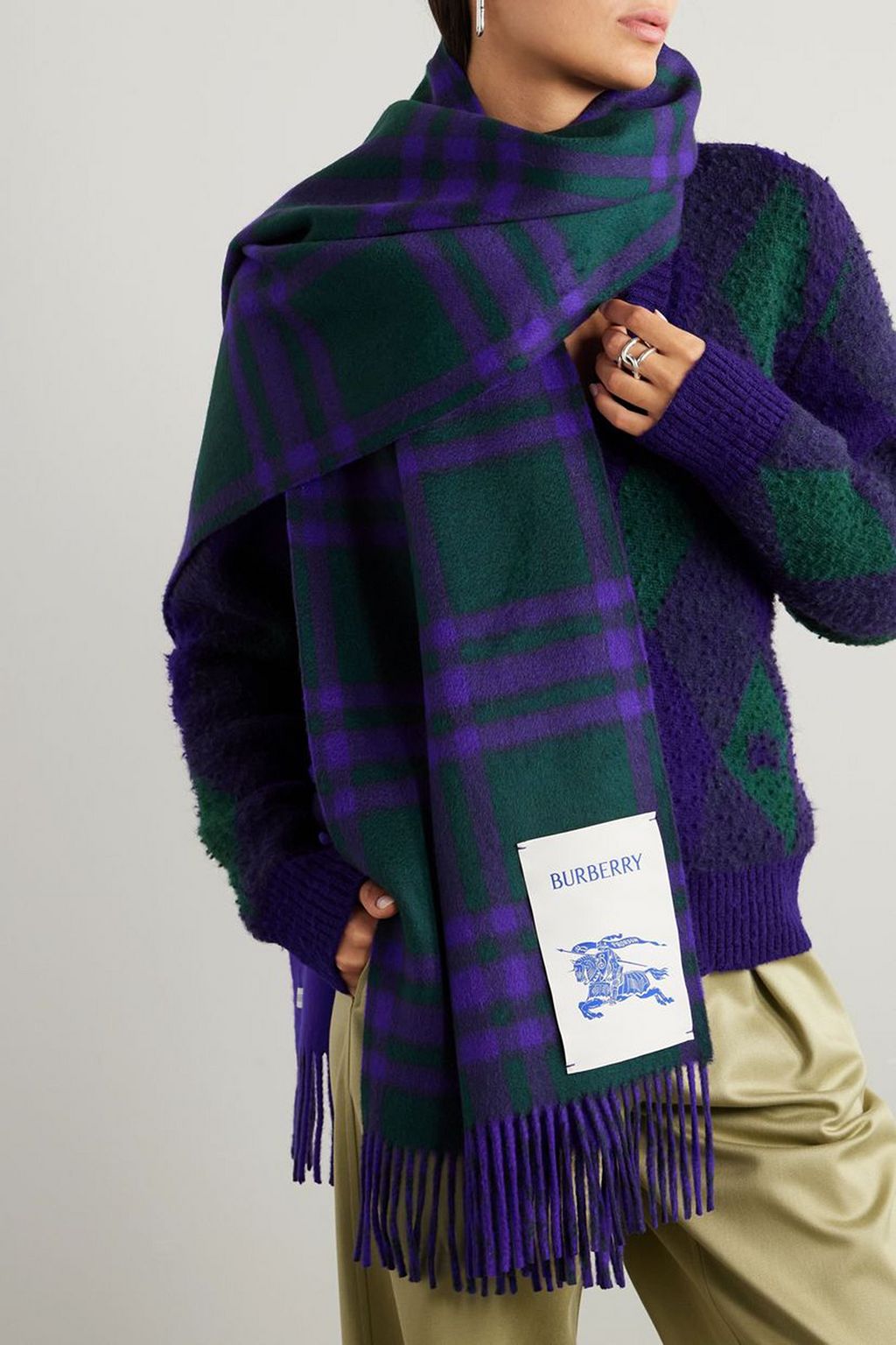 BURBERRY وشاح من الكشمير بنقشة المربعات وأهداب مزين برقعة زخرفية