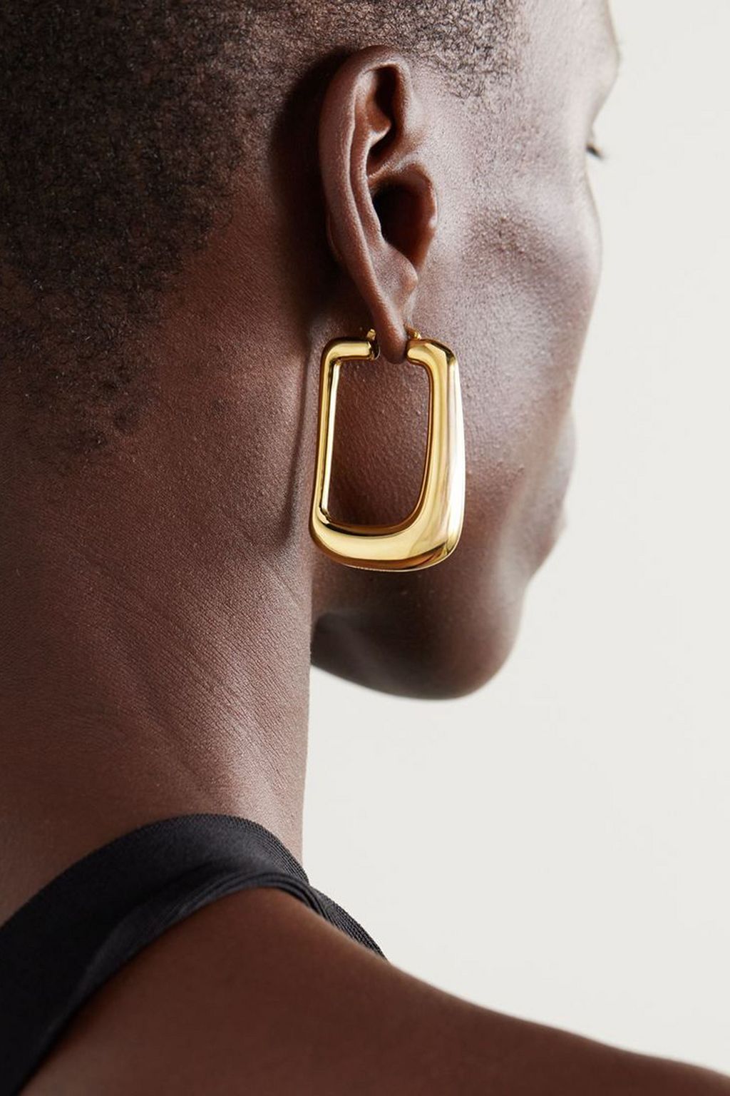 JACQUEMUS أقراط Les Boucles من معدن ذهبي اللون