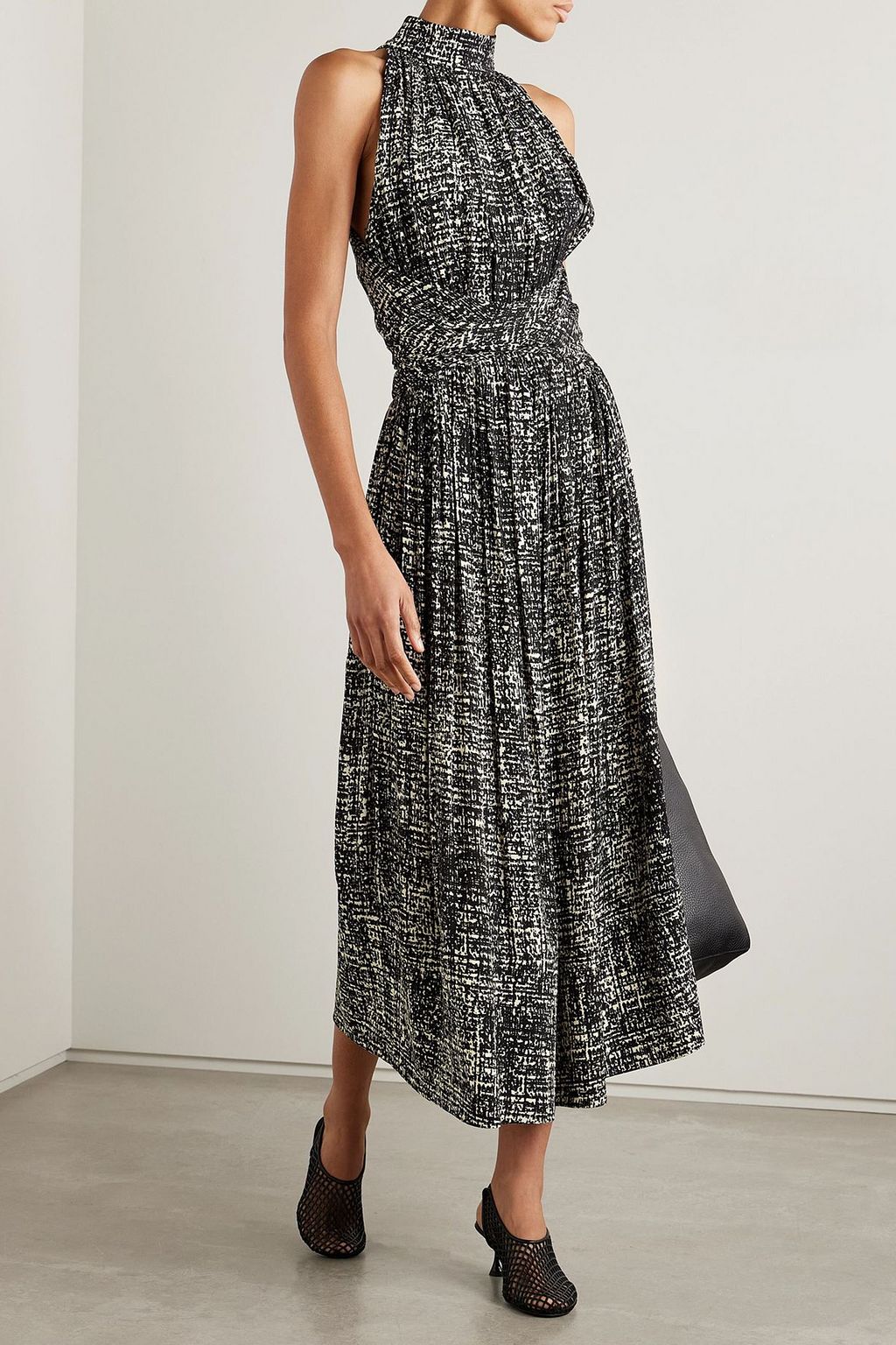 strapless open back dress White | Sleeveless V-neck Pleated Maxi Dress main image 1