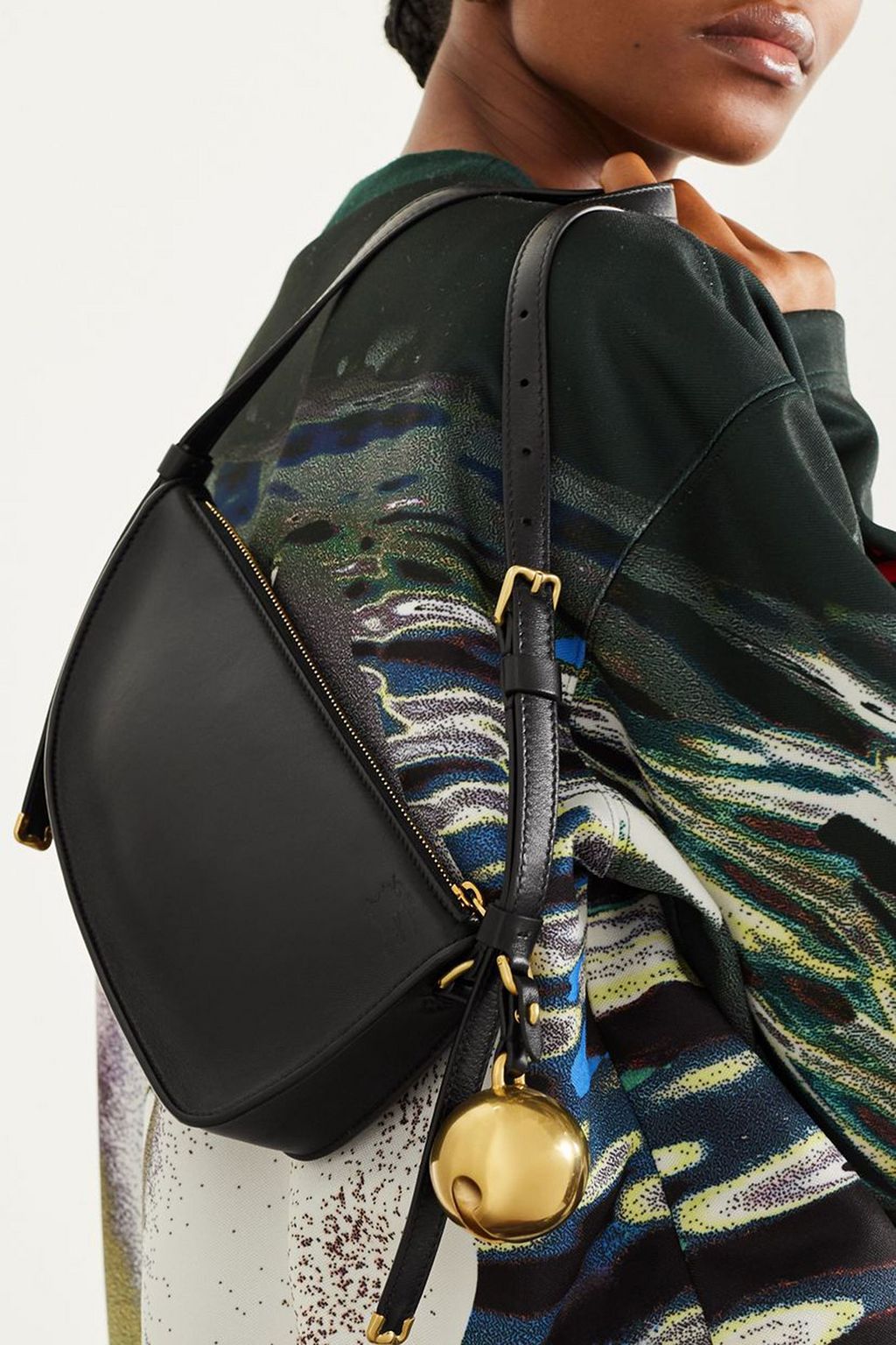 BURBERRY حقيبة كتف صغيرة من الجلد بتصميم مزركش