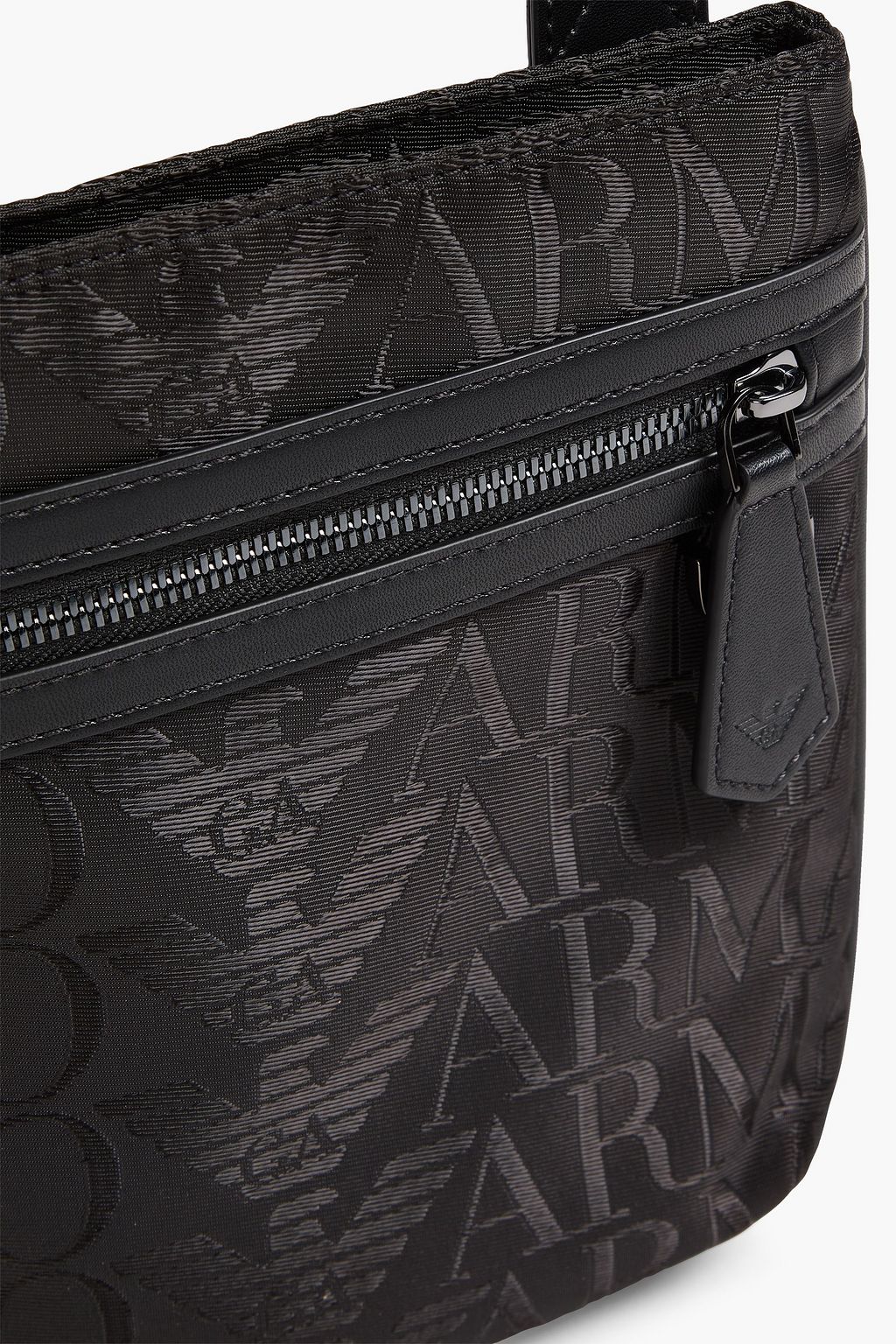 EMPORIO ARMANI حقيبة ماسنجر من الجاكار
