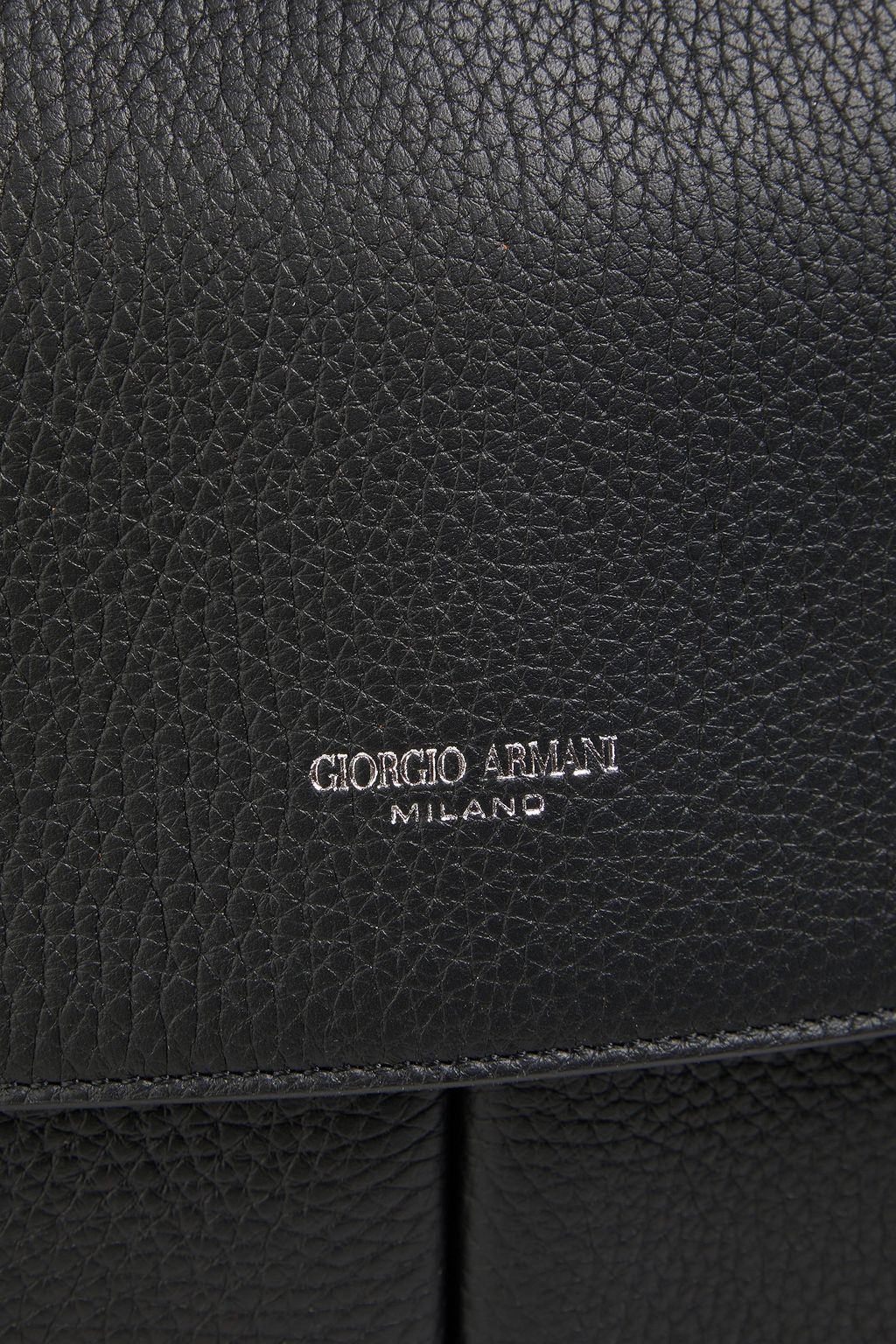 GIORGIO ARMANI حقيبة ماسنجر من الجلد المُحبّب