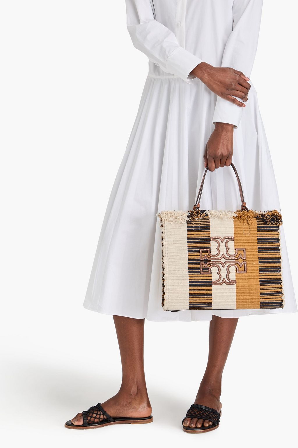 TORY BURCH حقيبة توت Ella من الكنفا بتصميم مخطط ومزينة بشرّابات