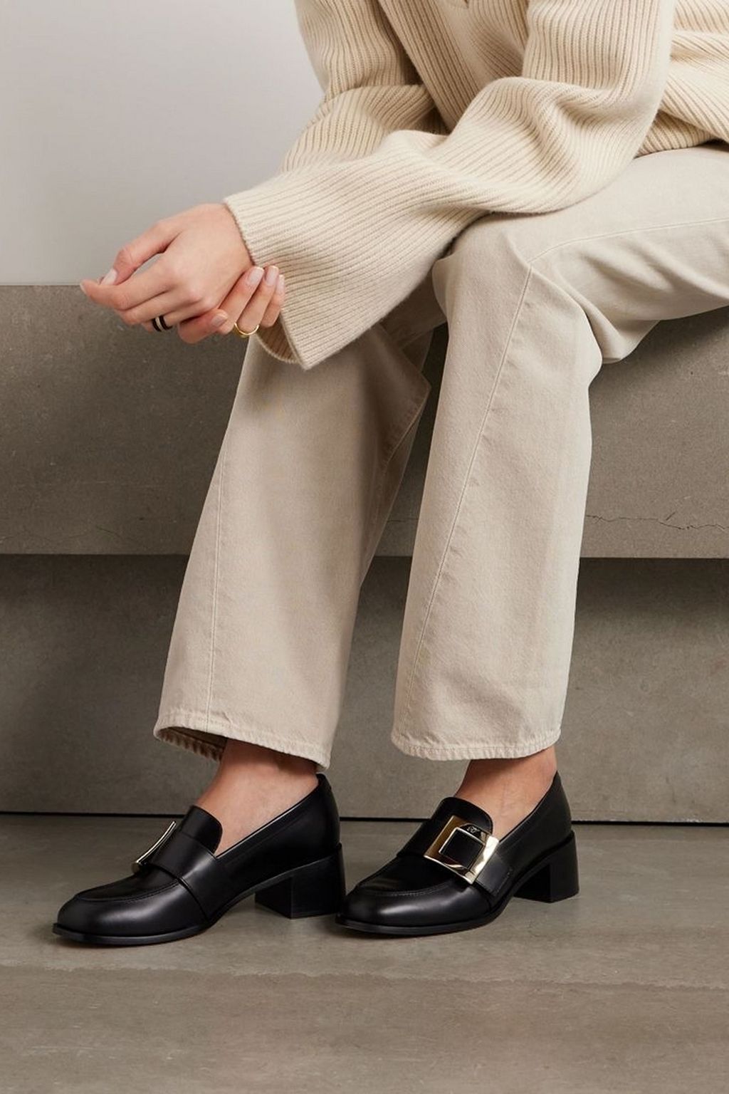 ROGER VIVIER Viv' Rangers レザー パンプス バックル付き