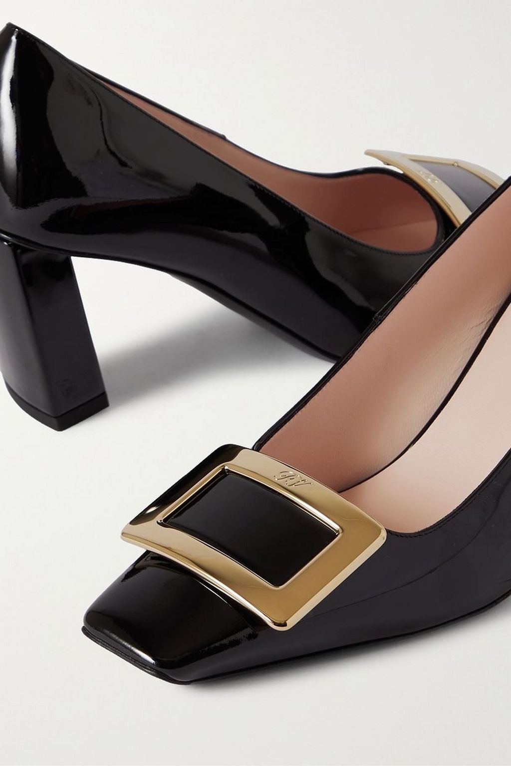ROGER VIVIER حذاء بامب "بيل فيفييه" من الجلد اللامع مزود بإبزيم
