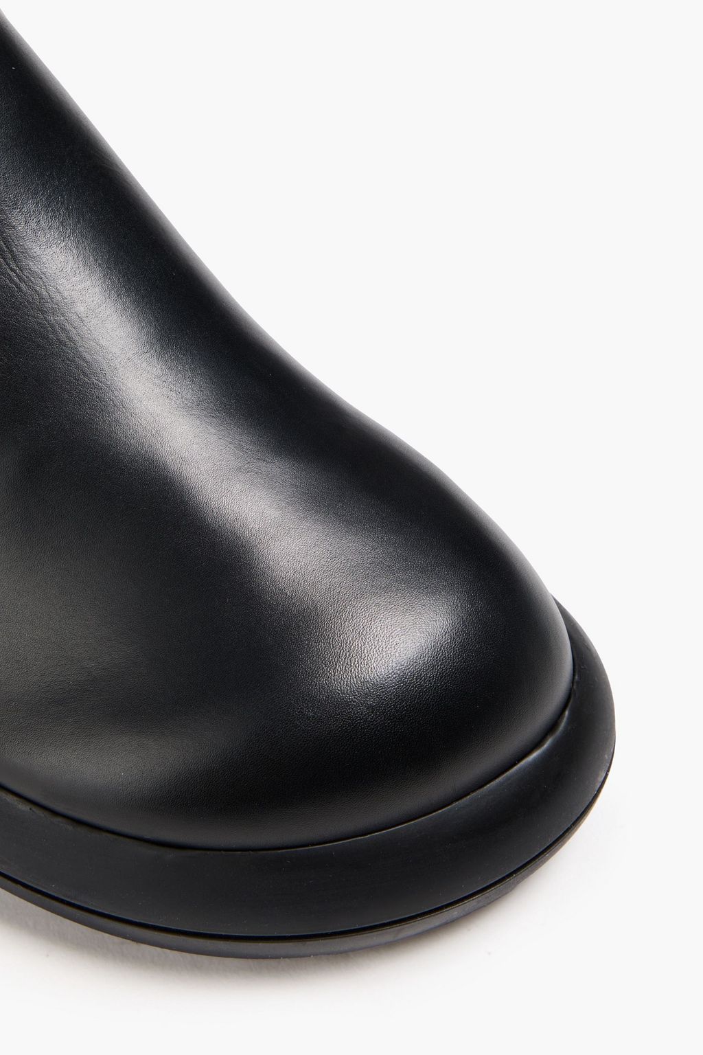 JIL SANDER بوت تشيلسي من الجلد اللامع