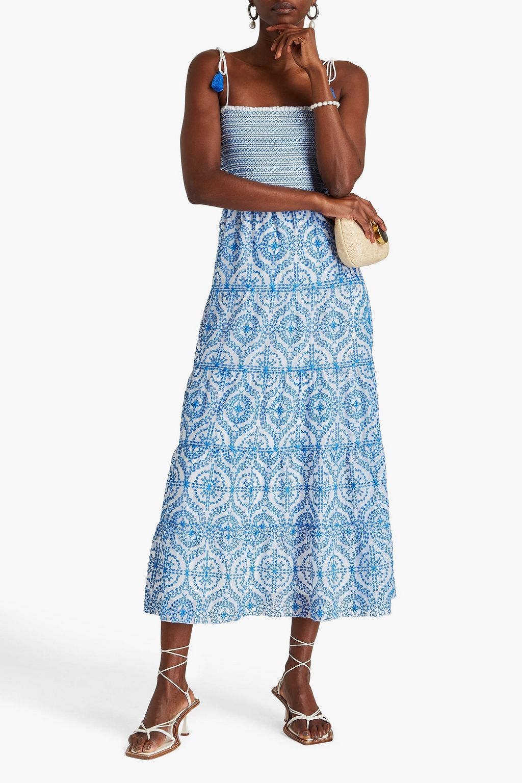ALICE + OLIVIA فستان متوسط الطول مصنوع من نسيج بتطريز إنجليزي وبتقنية السموك