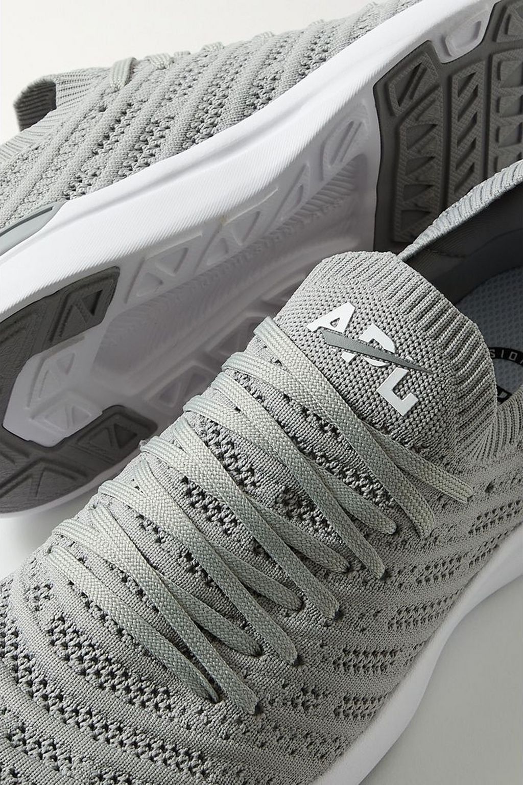APL ATHLETIC PROPULSION LABS حذاء سنيكرز "ويف" من الشبك