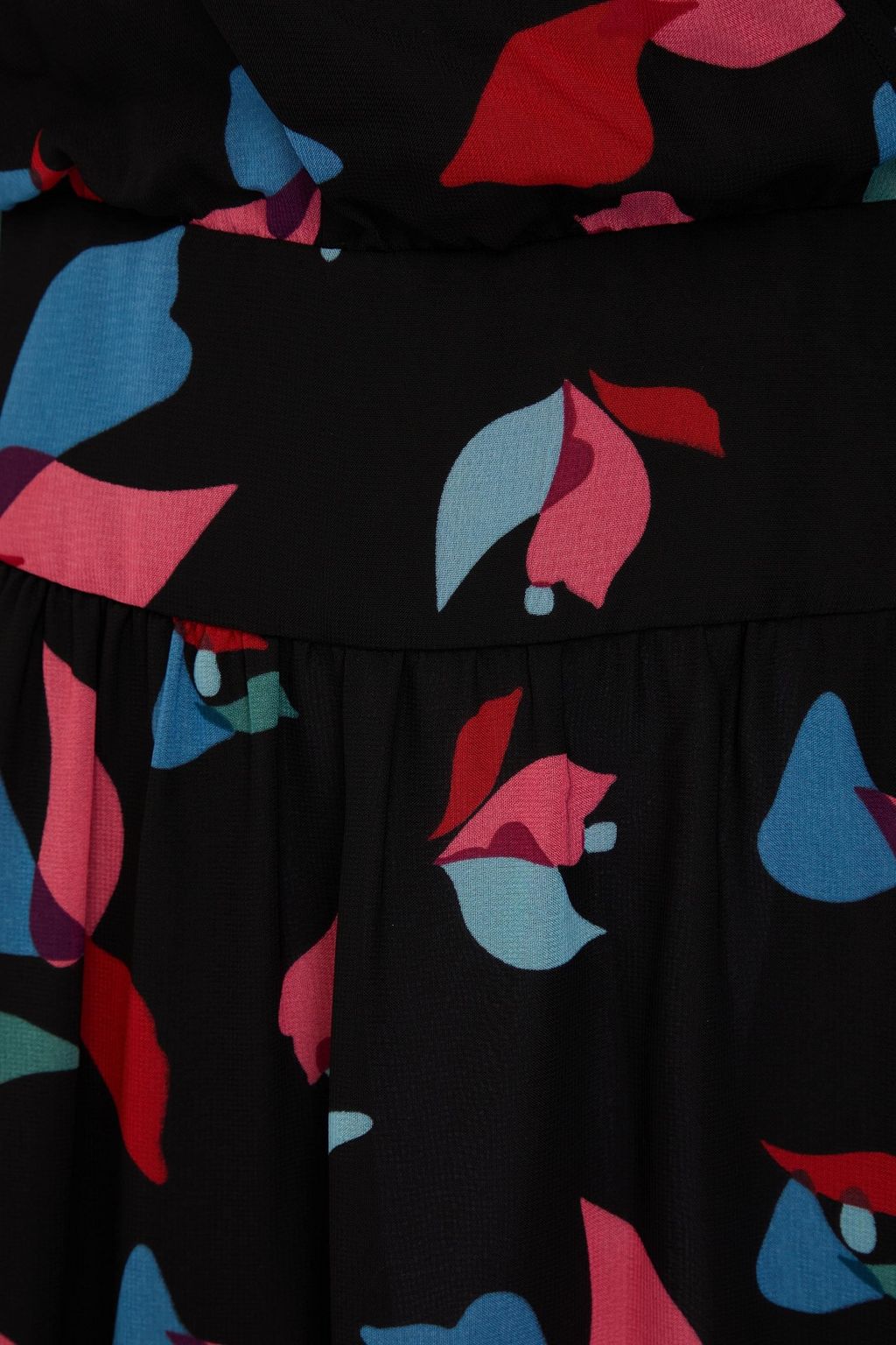 EMPORIO ARMANI Gestuftes Maxikleid aus Georgette mit Print