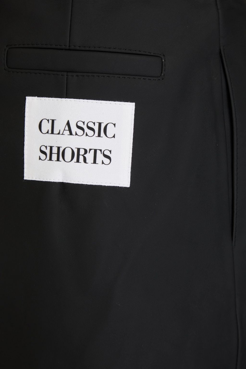 MOSCHINO شورت من الجلد