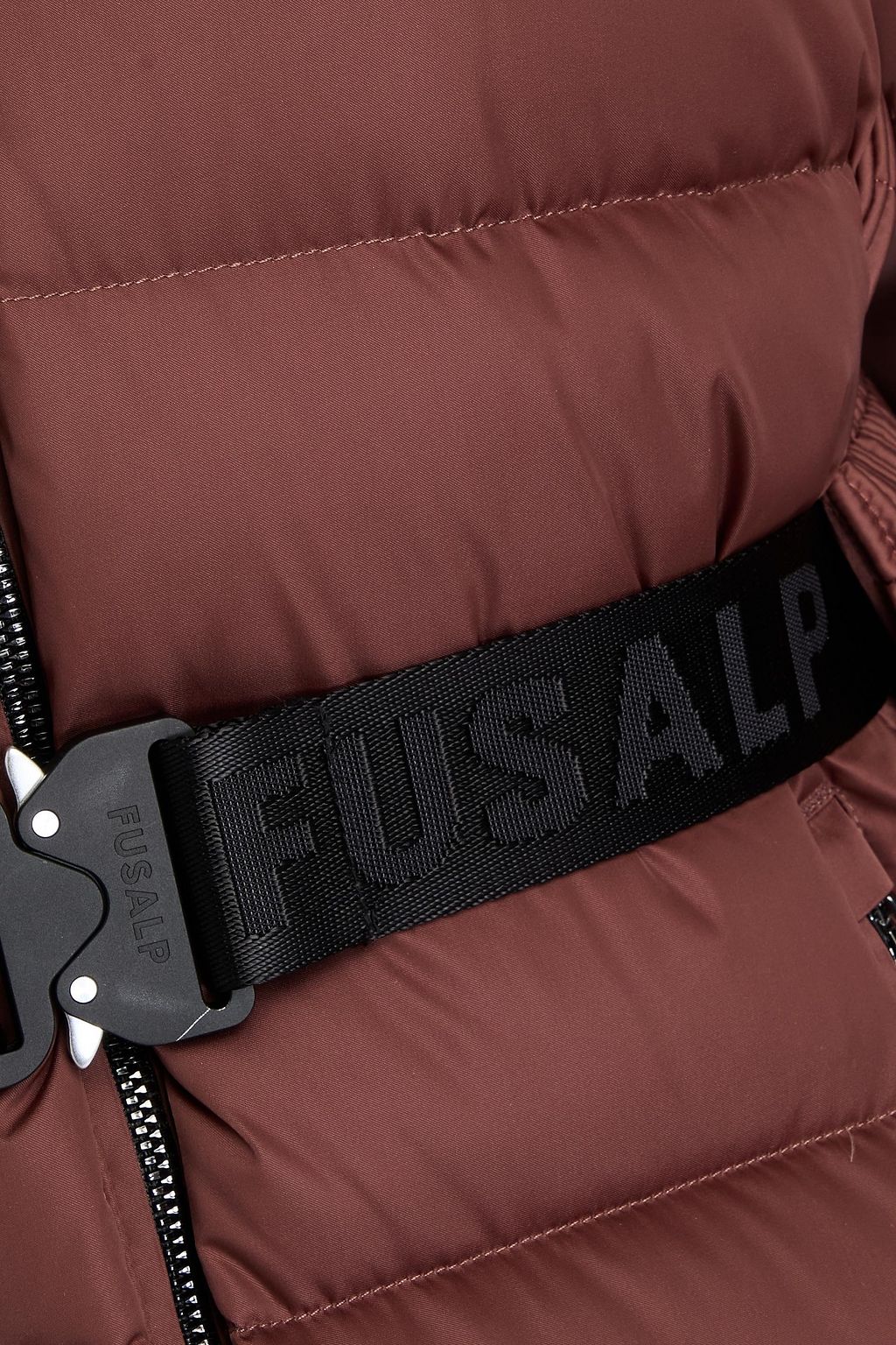 FUSALP معطف ’’ريجينا’’ مصنوع من قطع محاكة بجانب بعضها البعض بتصميم مبطّن