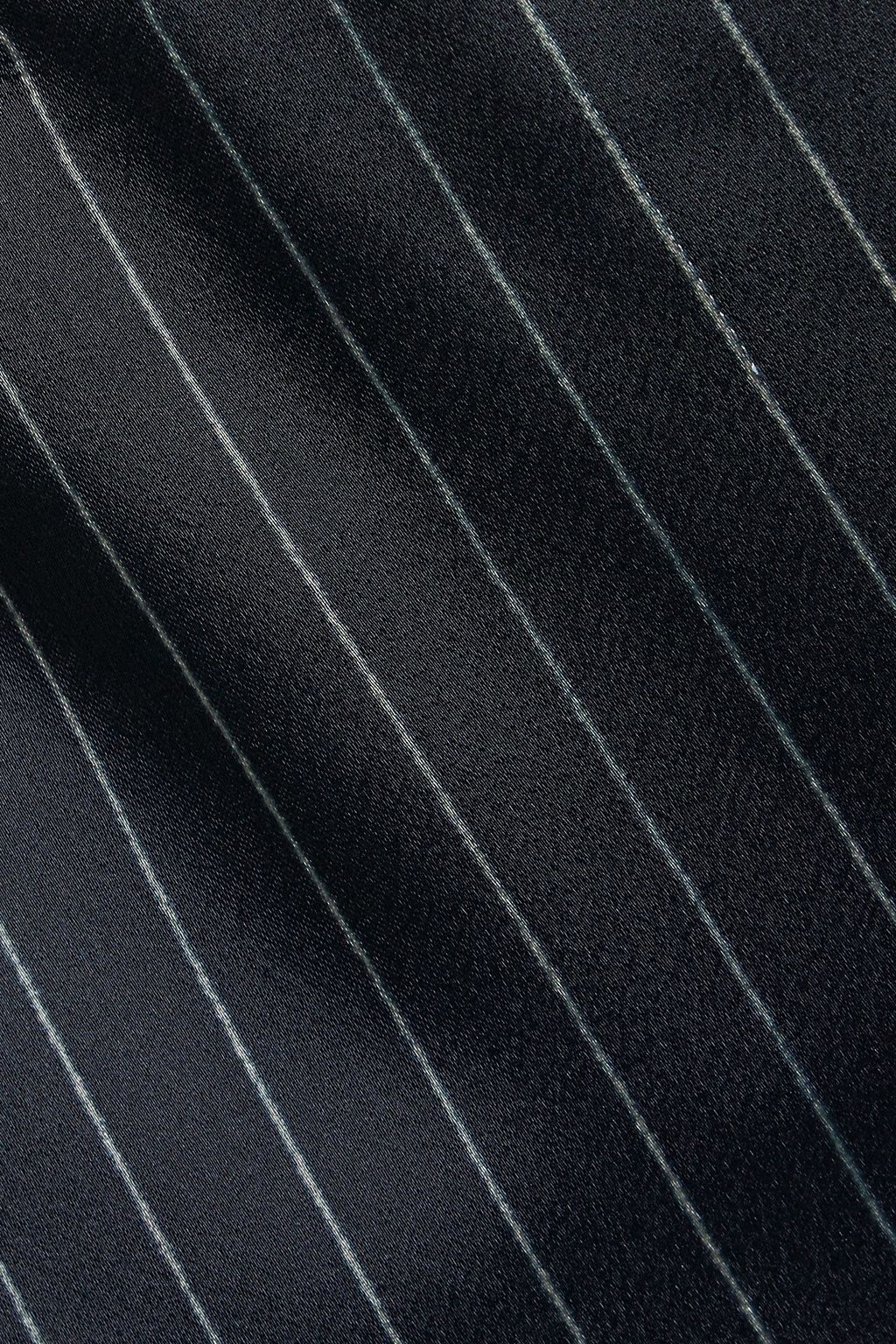 VINCE. تنورة متوسطة الطول مقلّمة من الساتان