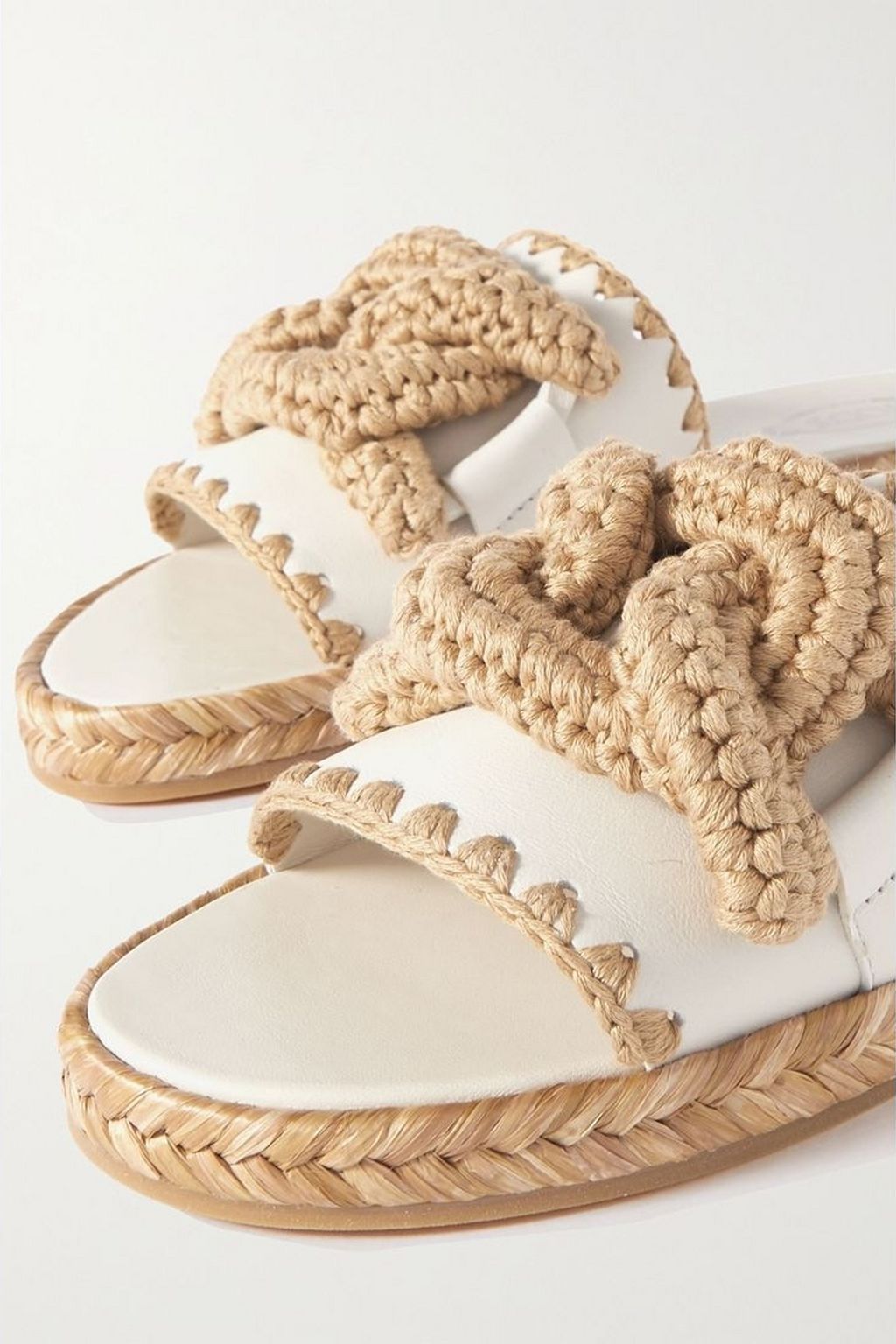 TOD'S Pantoletten aus Leder und Raffiabast
