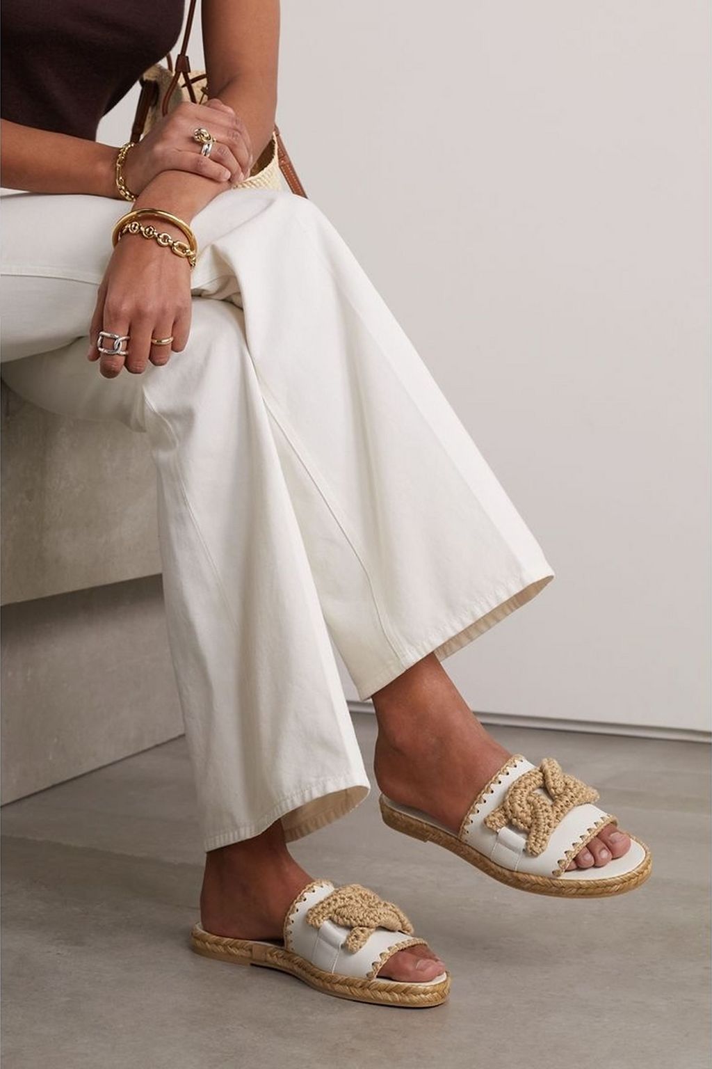 TOD'S Pantoletten aus Leder und Raffiabast
