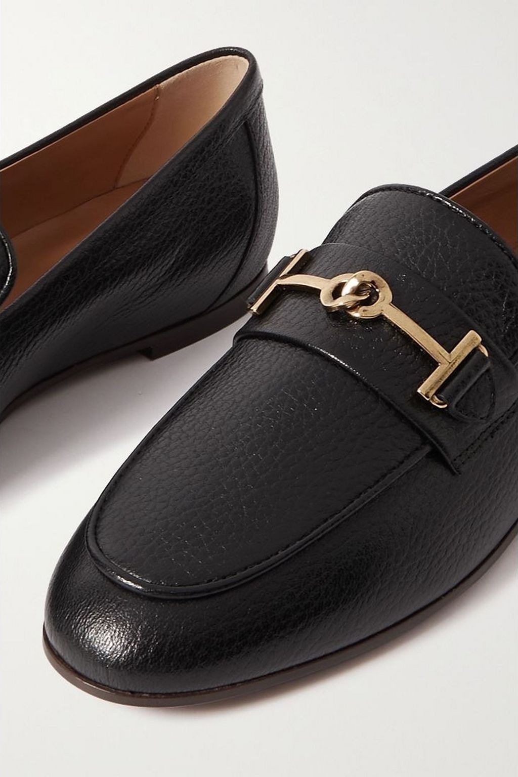 TOD'S حذاء لوفر من الجلد النافر مزين بشعار العلامة
