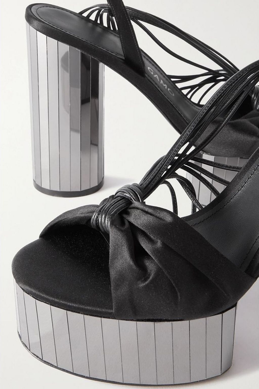 FERRAGAMO 사비나 가죽 트리밍 새틴 플랫폼 샌들