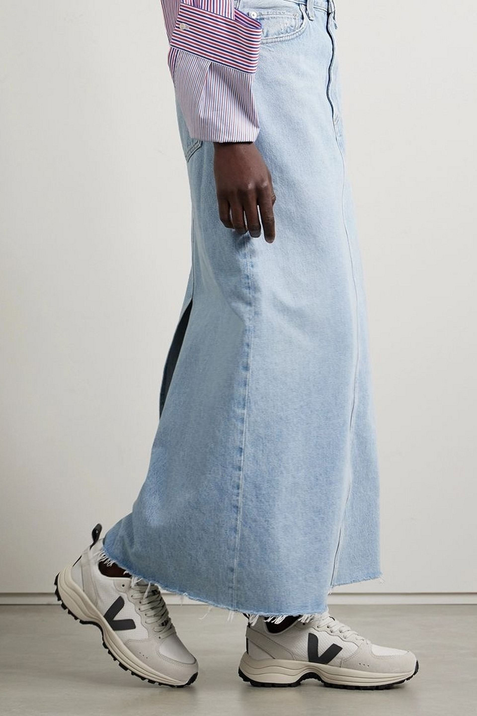 Veja Venturi Suede And Leather-trimmed Alveomesh Sneakers In Light Gray