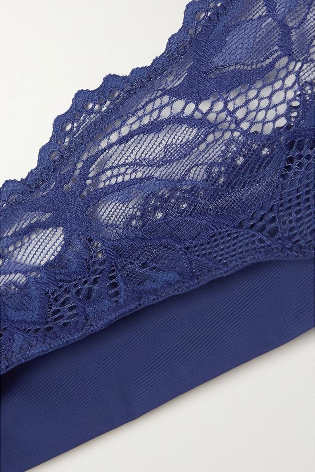 CALVIN KLEIN UNDERWEAR Seductive Comfort String aus Stretch-Spitze
