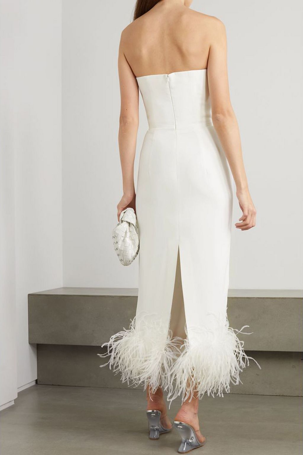 16ARLINGTON Minelli trägerloses Midikleid aus Crêpe mit Federn