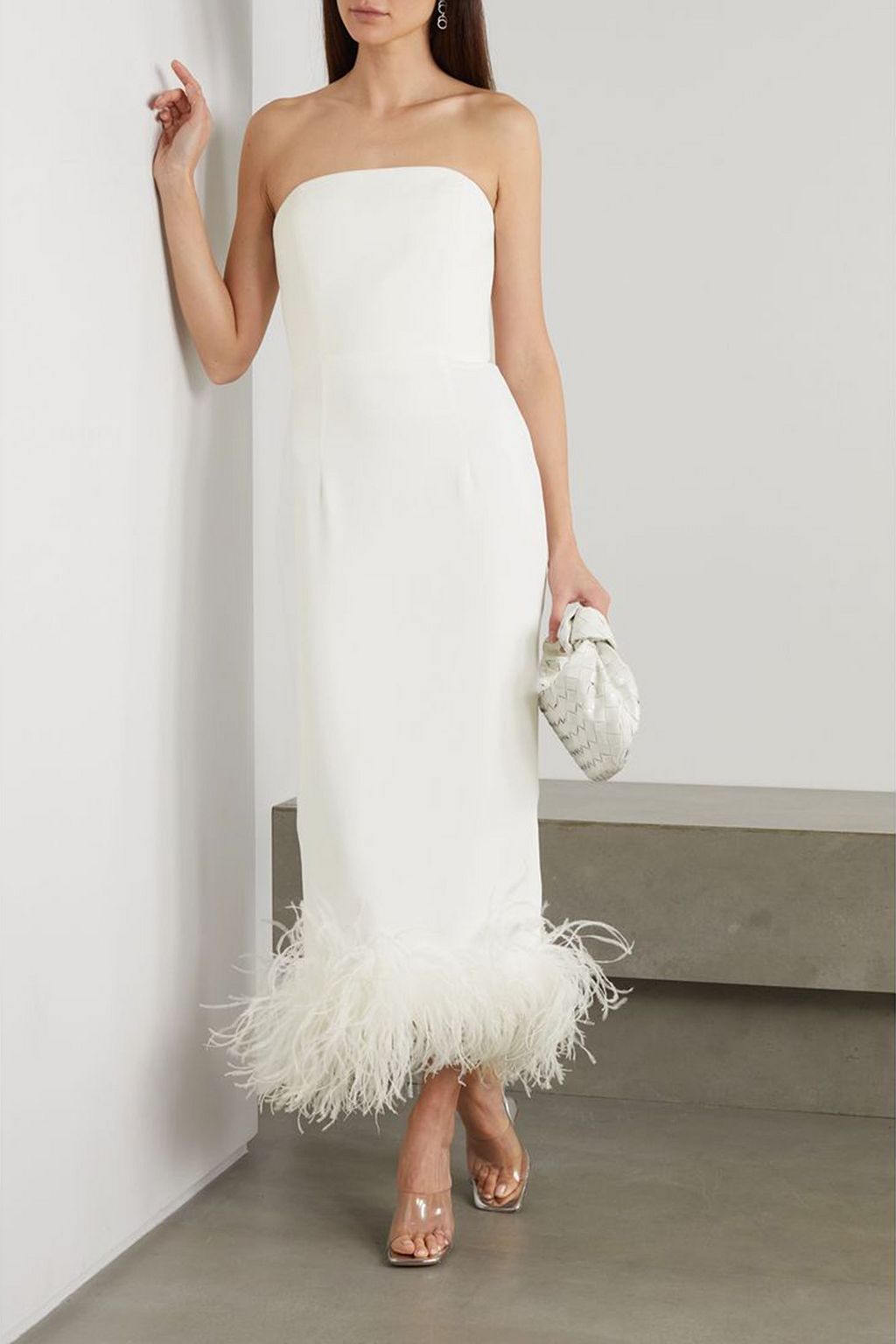 16ARLINGTON Minelli trägerloses Midikleid aus Crêpe mit Federn