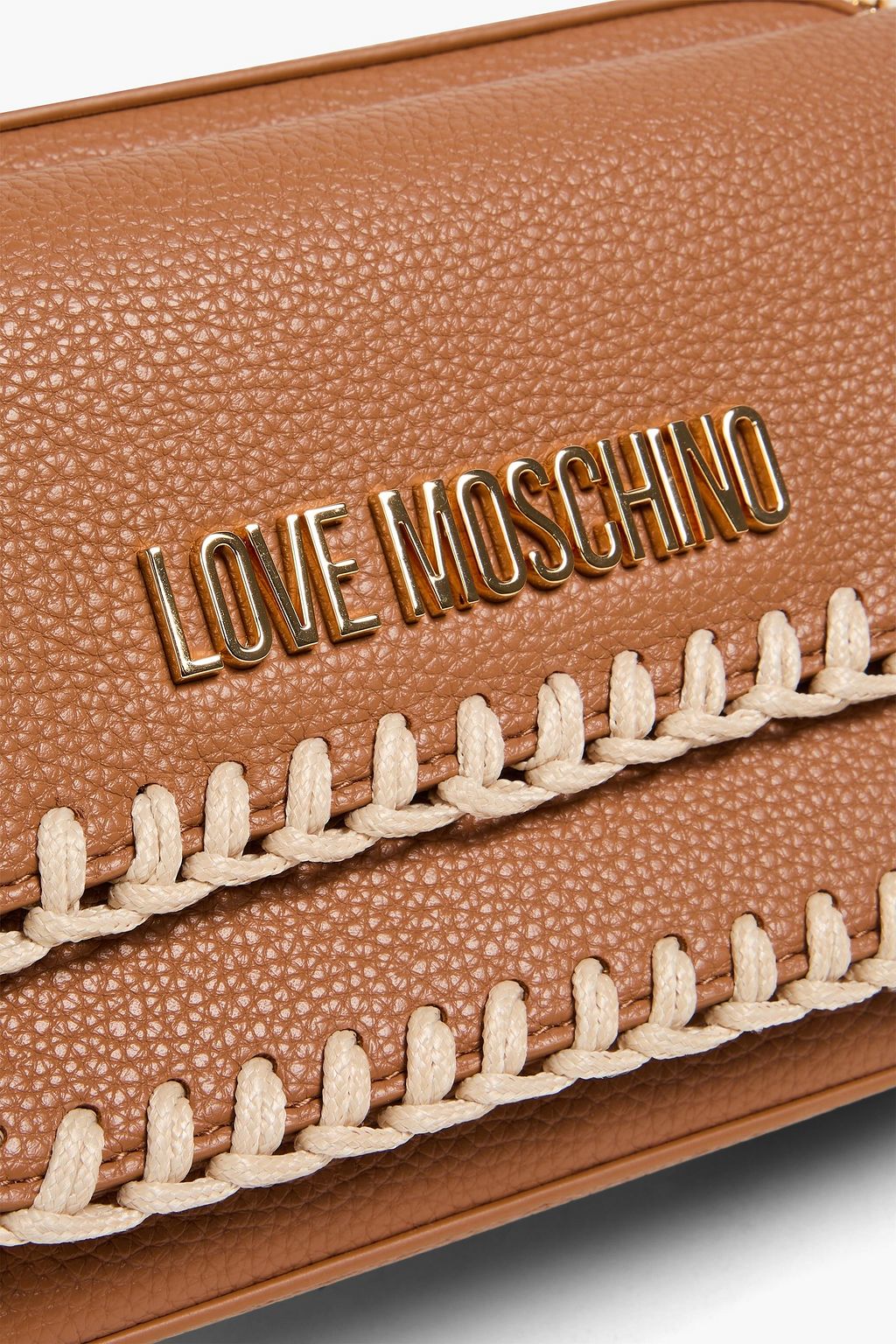 LOVE MOSCHINO حقيبة كروس بودي من جلد صناعي بملمس نافر