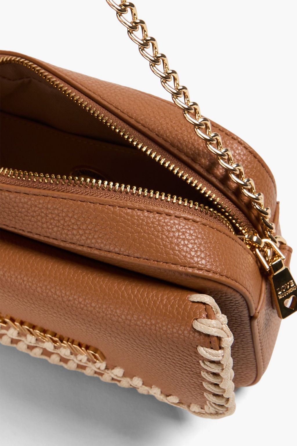 LOVE MOSCHINO حقيبة كروس بودي من جلد صناعي بملمس نافر