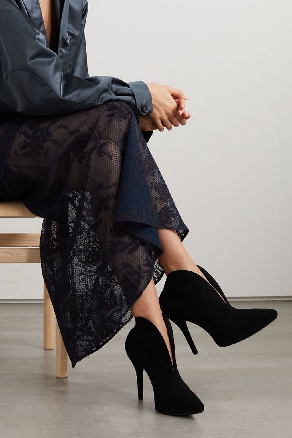ALAÏA 115 suede platform ankle boots