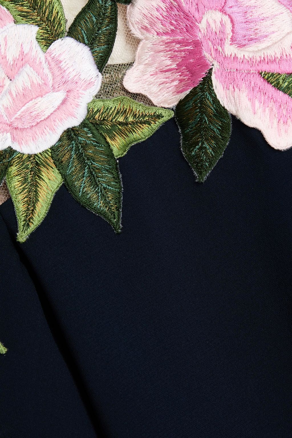 OSCAR DE LA RENTA بلوزة من الكريب بحواف من التول بتصميم مطرّز