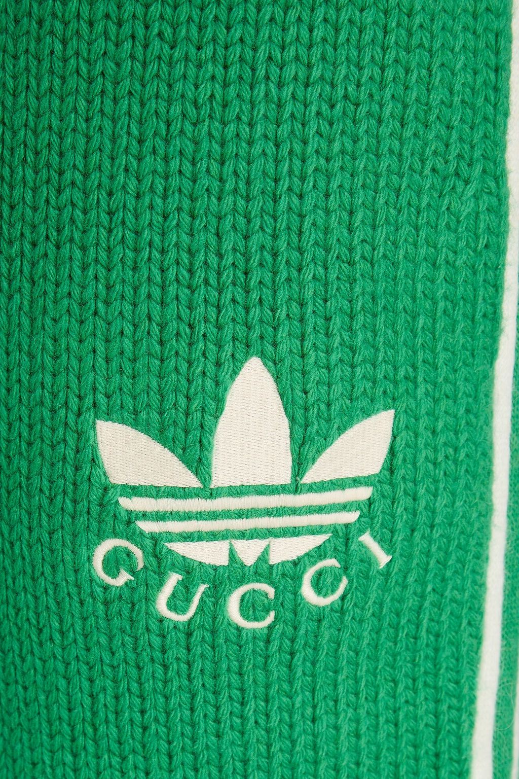 ADIDAS X GUCCI بنطال رياضي مصنوع من الصوف بتصميم مطرّز