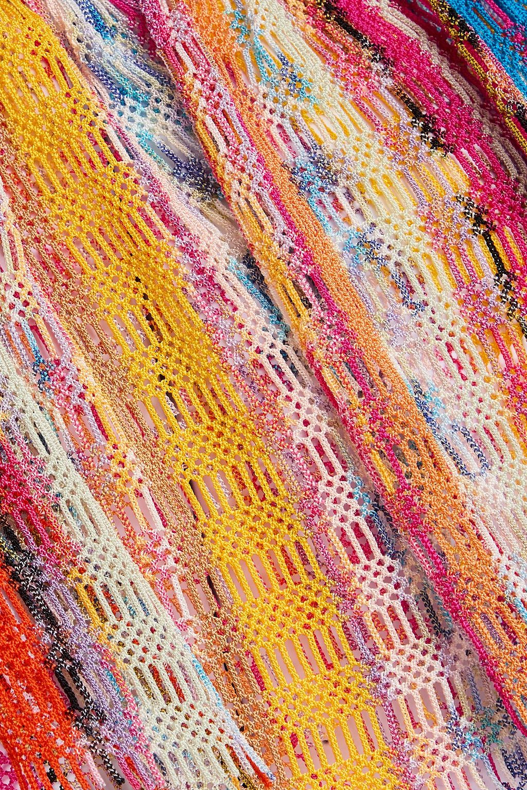 MISSONI فستان "ماريه" قصير بكتف واحد من نسيج بحبكة كروشيه مزين بكشاكش