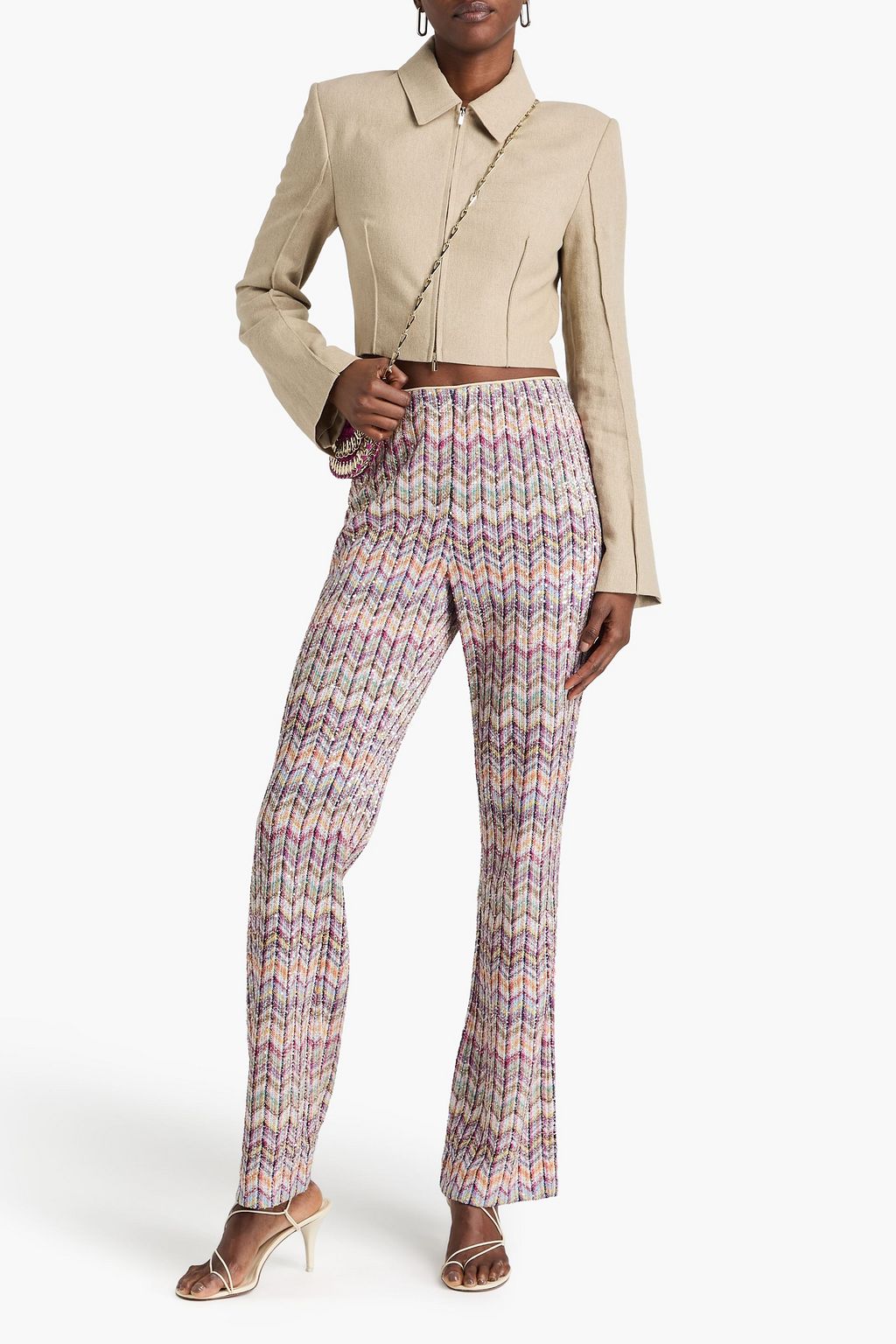 MISSONI بنطلون بقصة واسعة من الأسفل من نسيج بحبكة كروشيه بلون معدني ومزين بأقراص برّاقة