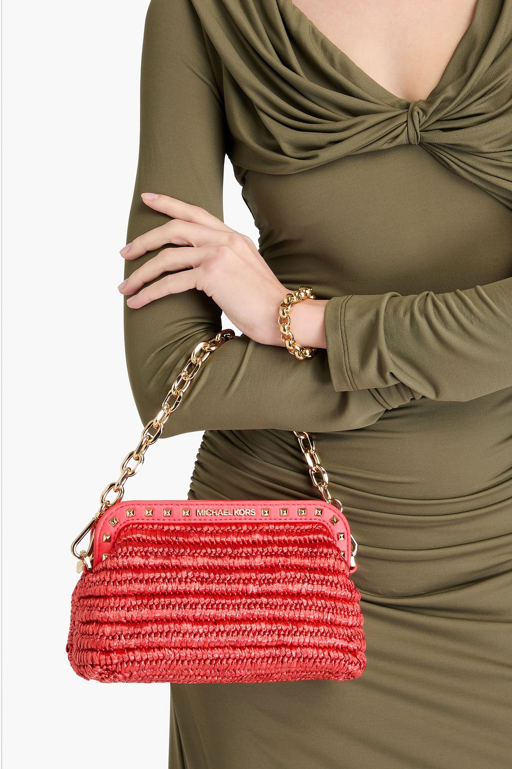 MICHAEL MICHAEL KORS حقيبة كلاتش "ليفيا" على شكل ظرف من نسيج الرافيا الصناعي وجلد صناعي