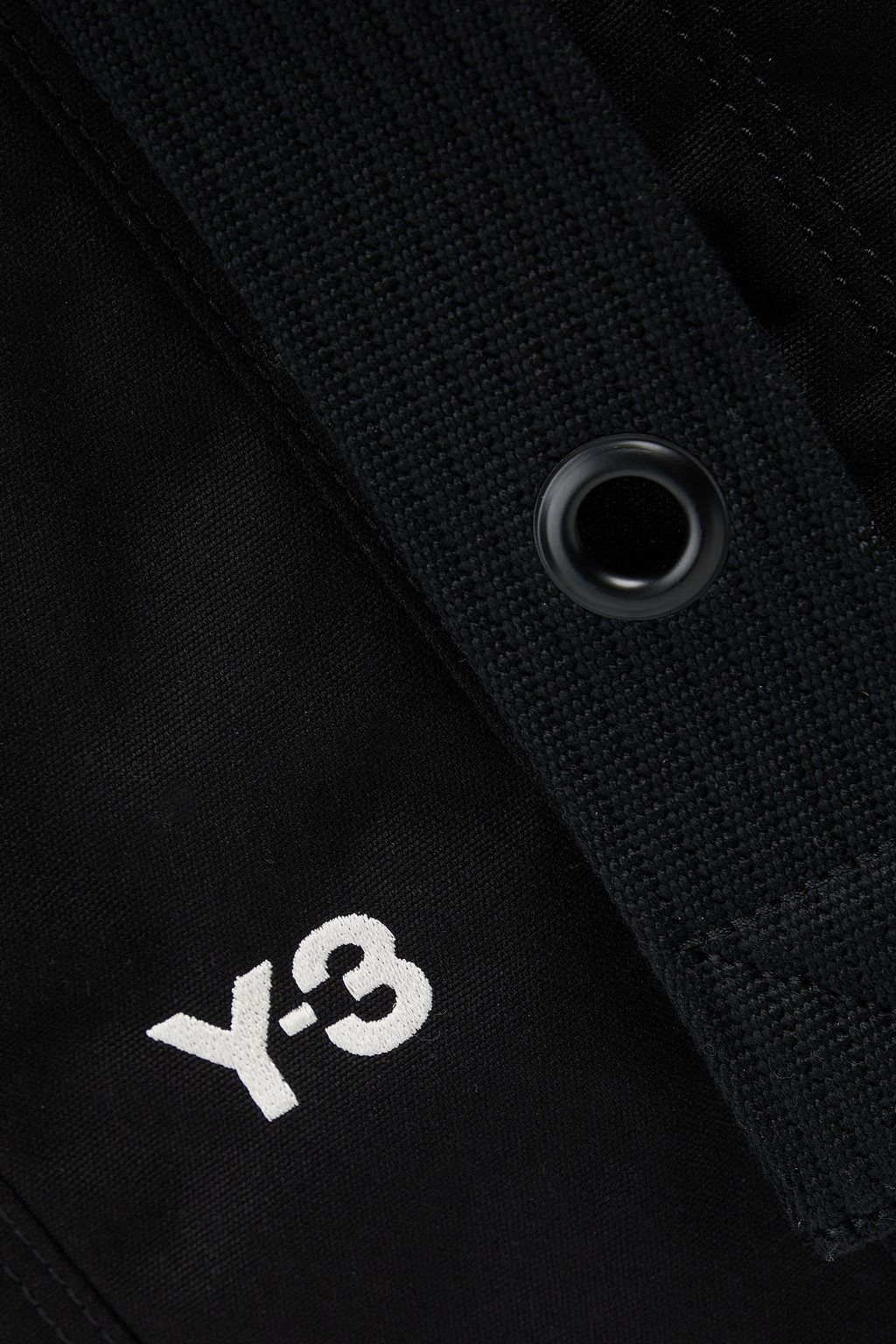 Y-3 حقيبة توت من الكنفا بتصميم مطرّز