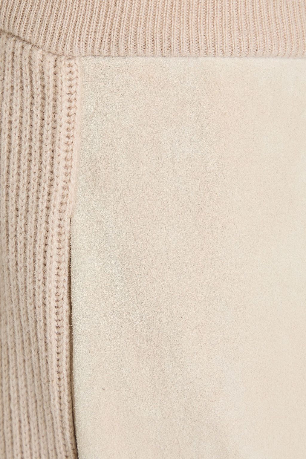 BRUNELLO CUCINELLI بنطال رياضي من الجلد السويدي وبقِطع محاكة بجانب بعضها البعض من الكشمير المضلّع