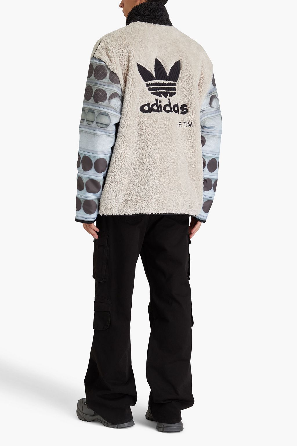 ADIDAS ORIGINALS X SONG FOR THE MUTE جاكيت من الصوف بقِطع محاكة بجانب بعضها البعض من قماش عازل مزين بطبعات