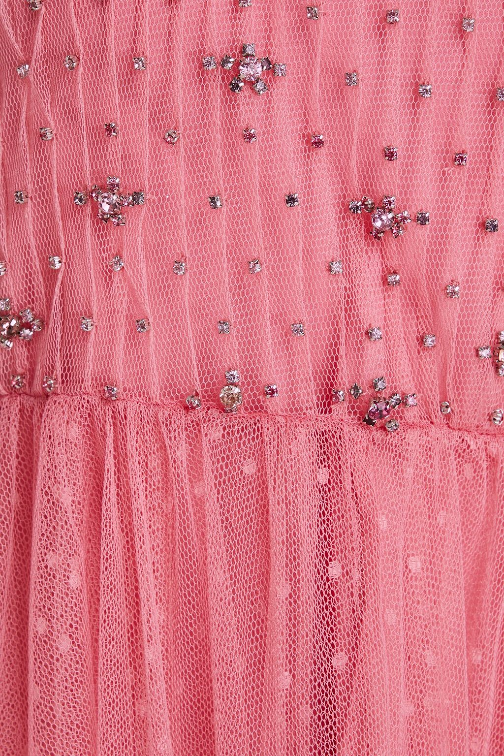 REDVALENTINO فستان من التول متوسط الطول مزين بقطع محاكة بجانب بعضها البعض من قماش بوان ديسبري ومزين بالكريستال