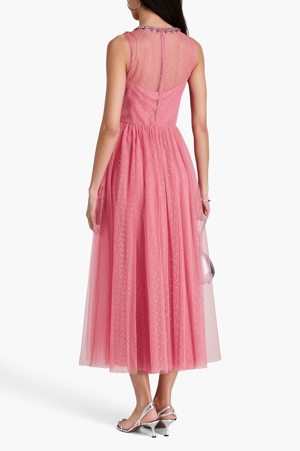 REDVALENTINO فستان من التول متوسط الطول مزين بقطع محاكة بجانب بعضها البعض من قماش بوان ديسبري ومزين بالكريستال