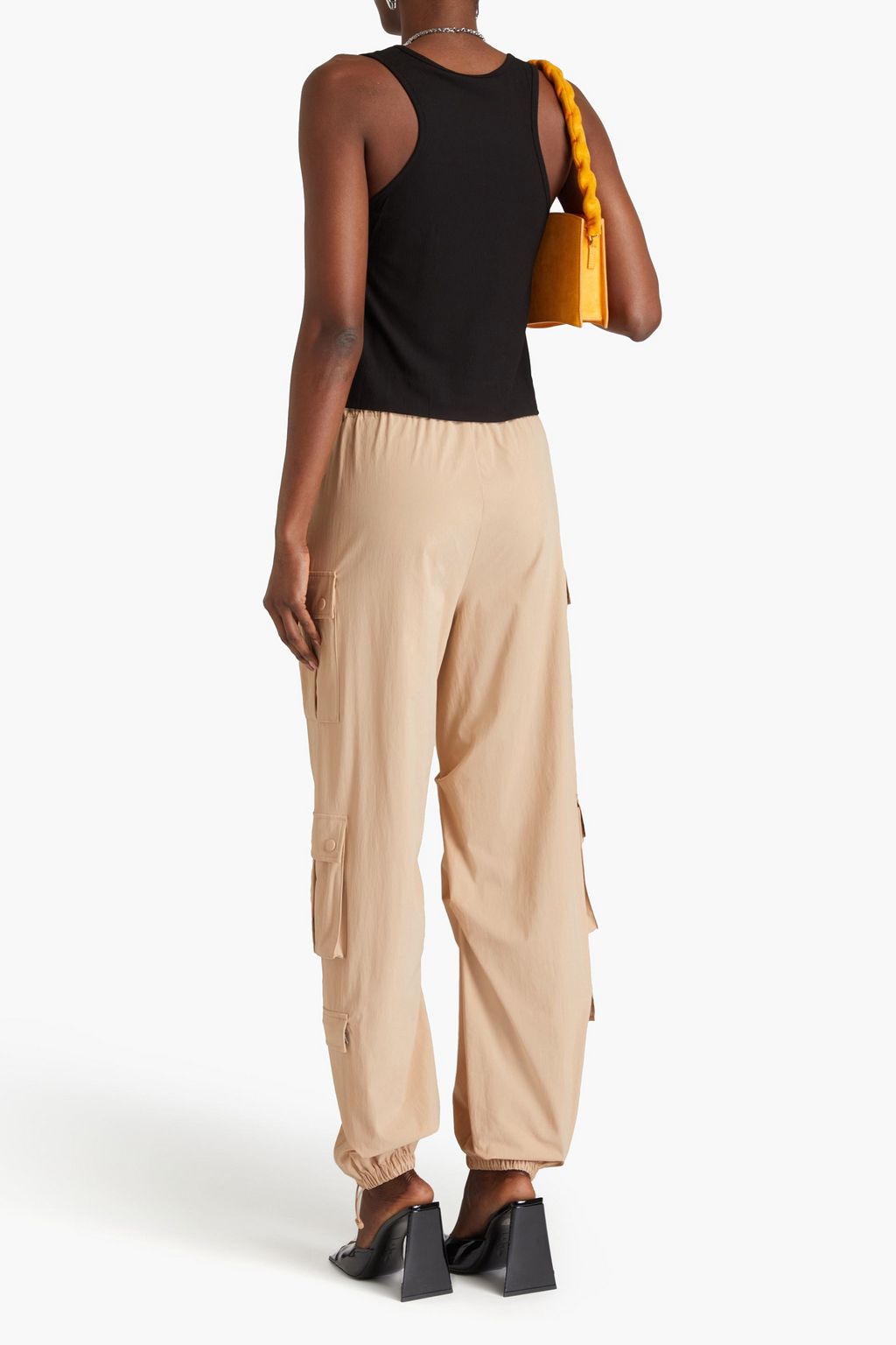 ALICE + OLIVIA بنطال كارغو مصنوع من قماش عازل ونسيج مطاط