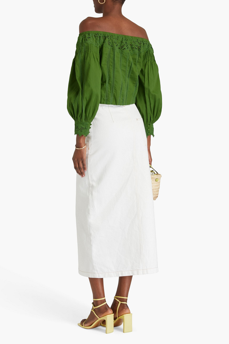 Alice And Olivia Nan Embroidered Off The Shoulder Blouse In Blattgrün