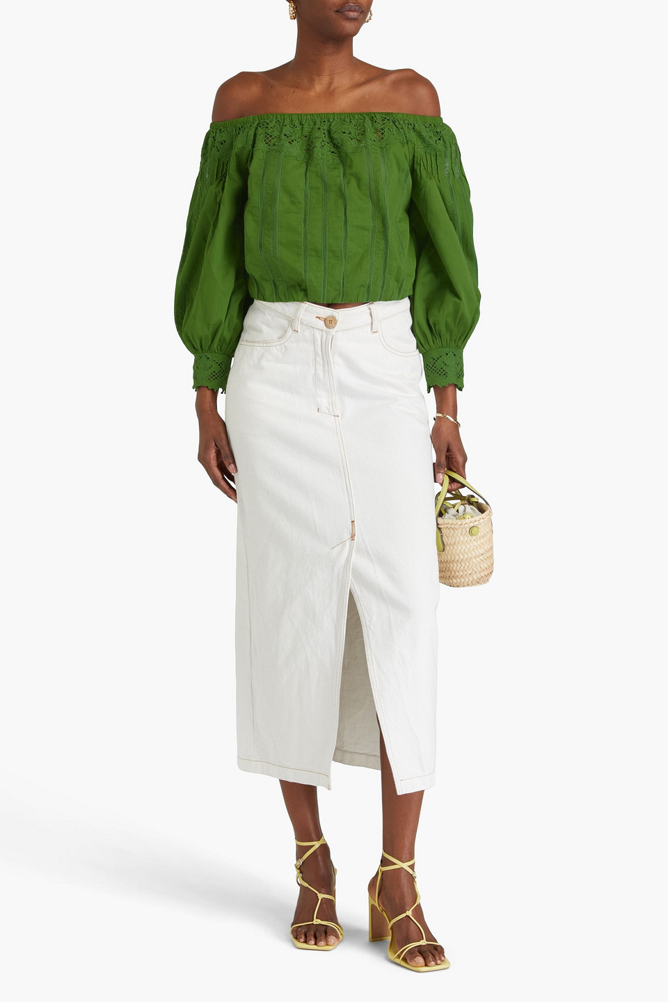 Alice And Olivia Nan Embroidered Off The Shoulder Blouse In Blattgrün