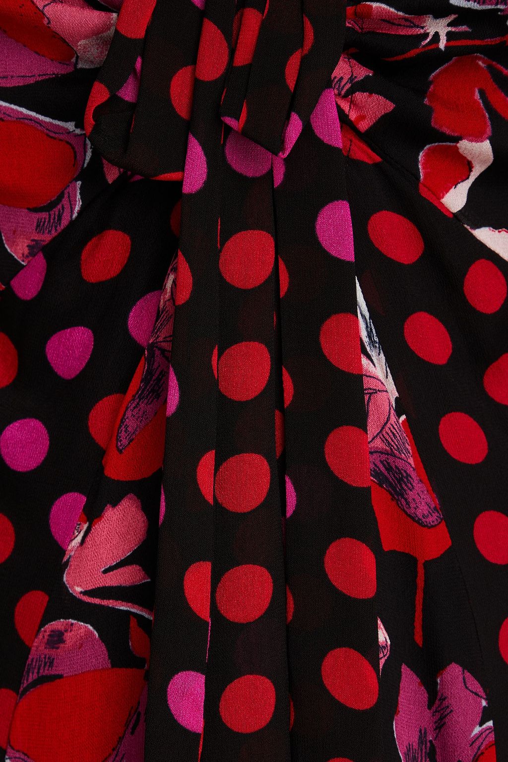 DIANE VON FURSTENBERG فستان "سيلينا" طويل من الكريب مزين بربطة على شكل فراشة وبطبعات