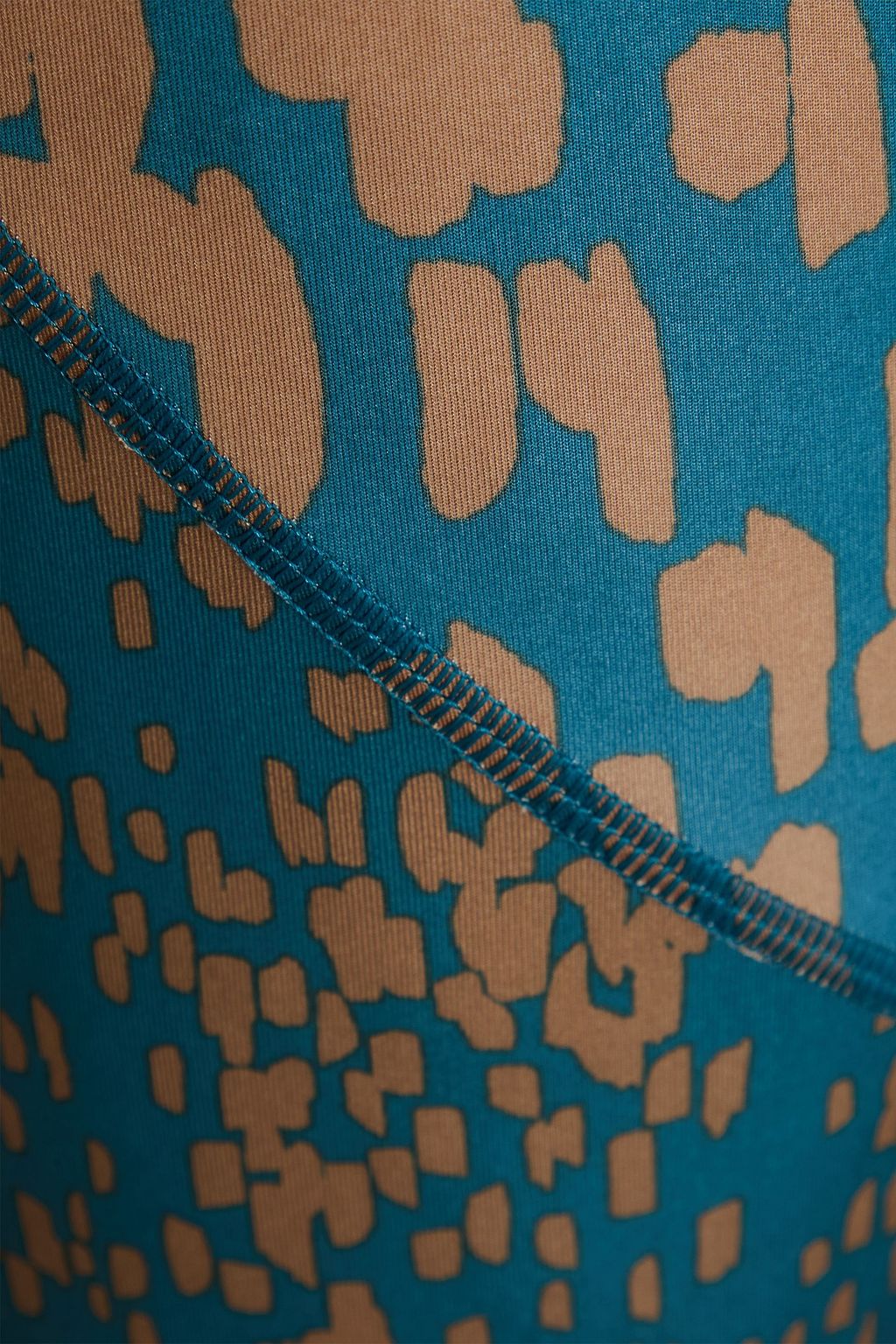 ADIDAS BY STELLA MCCARTNEY بنطلون ضيق قصير من نسيج مطاط مزين بطبعات