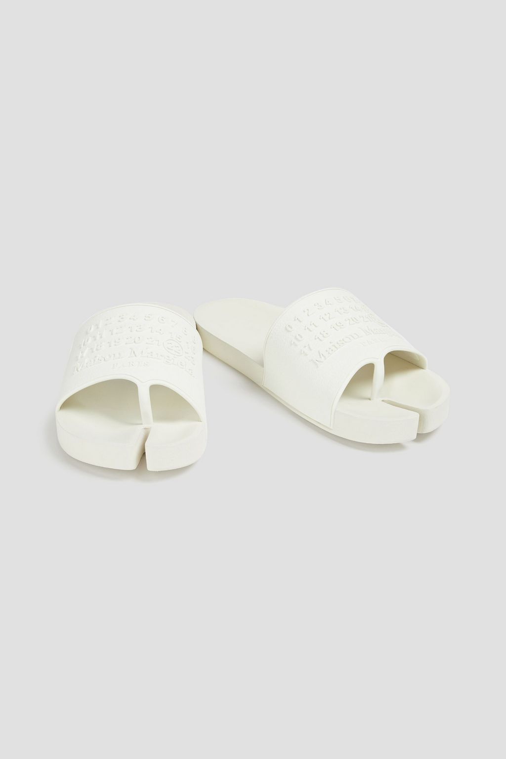 MAISON MARGIELA شبشب سلايدز "تابي" من المطاط مزين بنقوش بفاصل أصابع