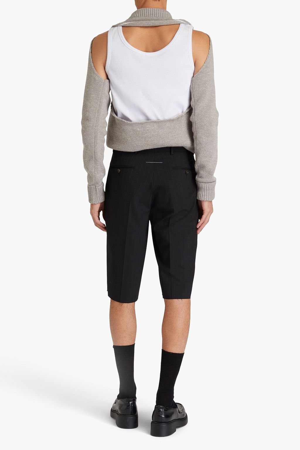 MM6 MAISON MARGIELA شورت بحواف منسّلة من الكريب والستان بتصميم مخطط بقِطع محاكة بجانب بعضها البعض