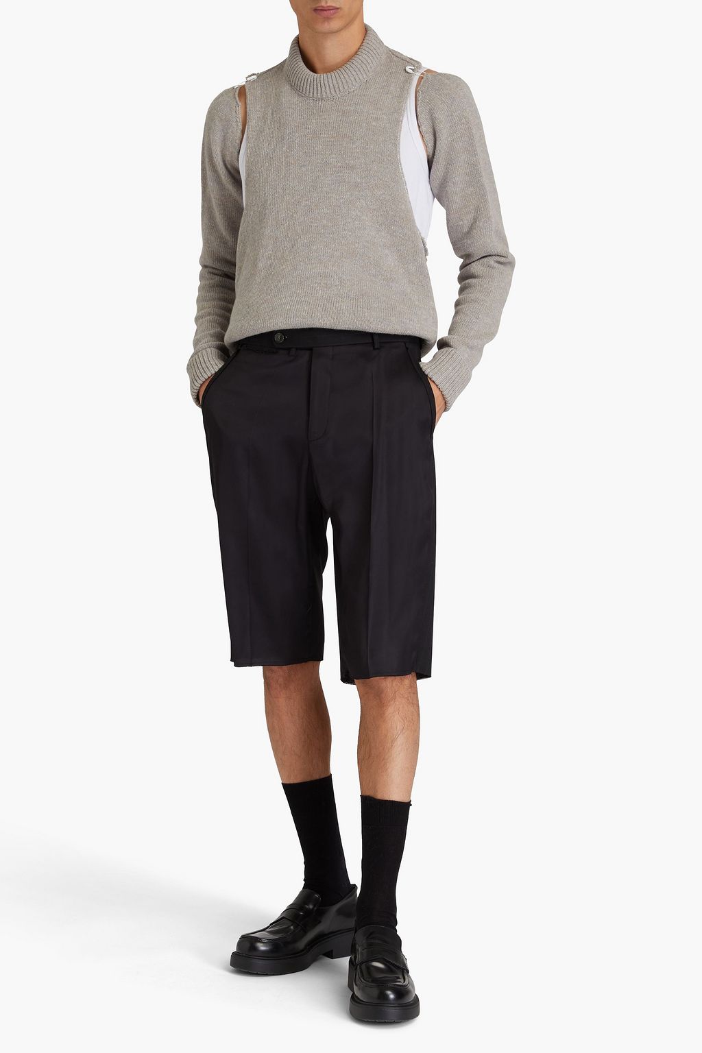 MM6 MAISON MARGIELA شورت بحواف منسّلة من الكريب والستان بتصميم مخطط بقِطع محاكة بجانب بعضها البعض