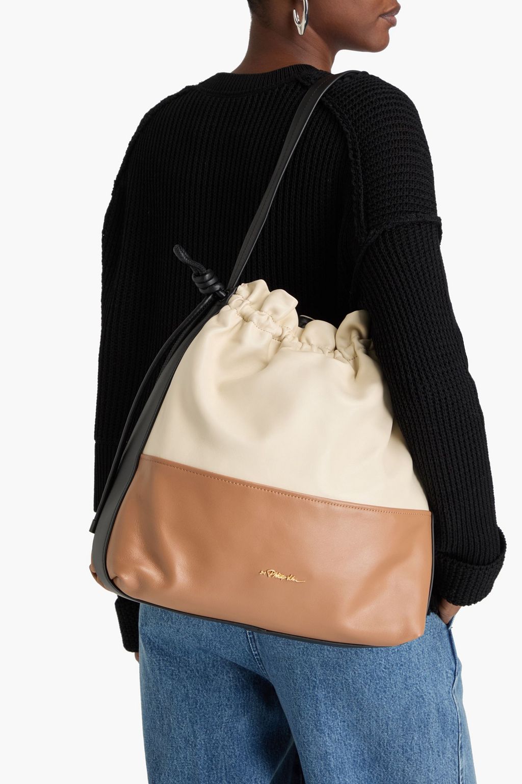 3.1 PHILLIP LIM حقيبة كتف من الجلد بأقسام متباينة الألوان بتصميم من فن الأوريغامي