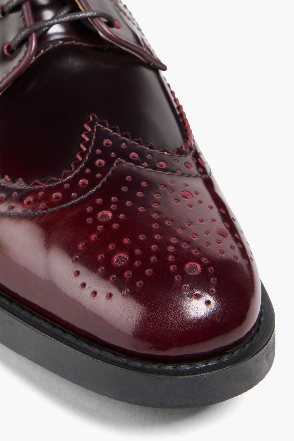 TOD'S حذاء بروغ من الجلد اللامع