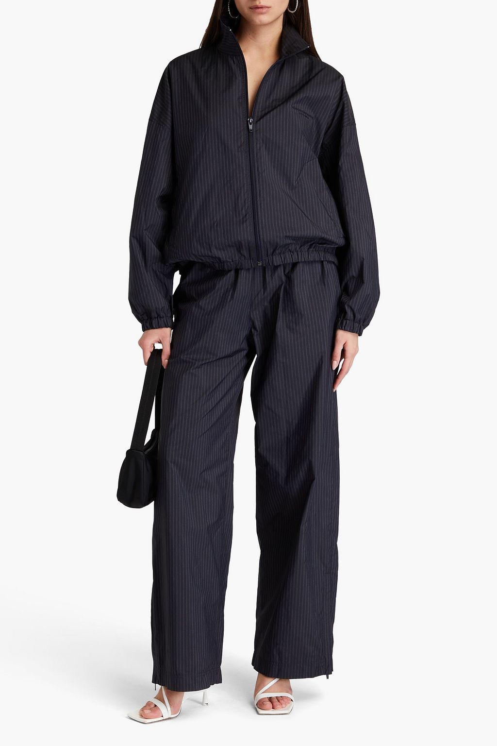 ALEXANDER WANG جاكيت من قماش عازل بتصميم مطرّز